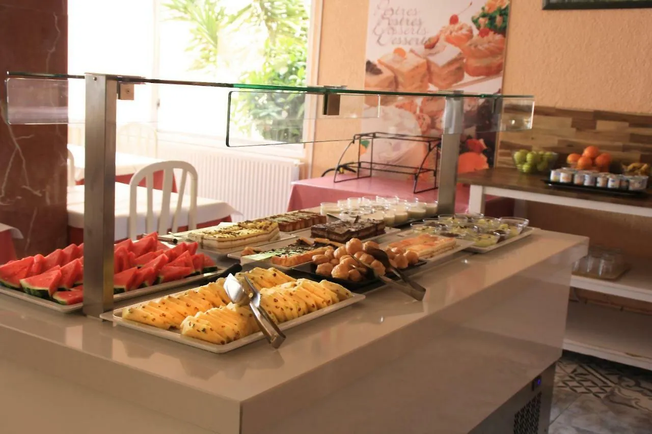 **  Hotel Grecs Roses Spain